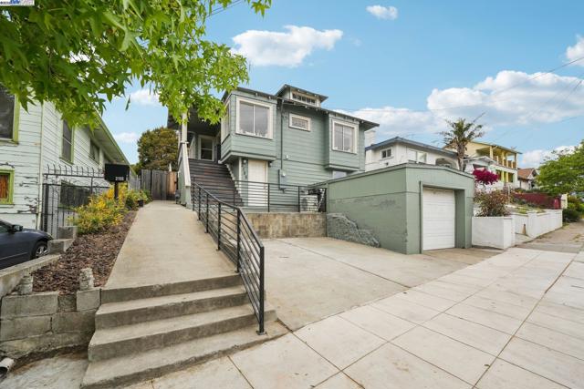 2155 42nd ave, Oakland CA: https://media.crmls.org/mediaz/550eca3c-6b1d-4c72-9f99-4fe184bc8c0d.jpg