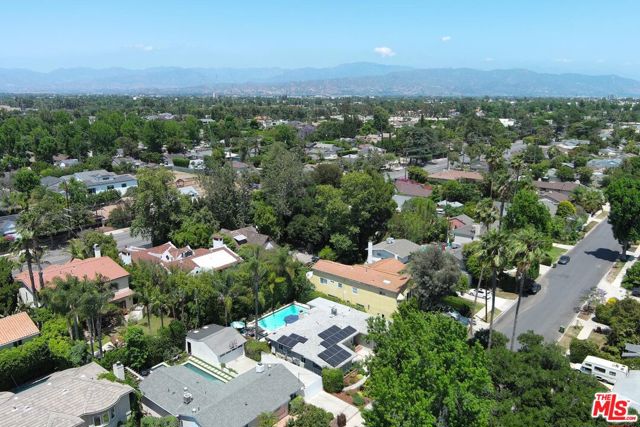 13155 Hartsook Street, Sherman Oaks CA: https://media.crmls.org/mediaz/550f315a-2eb0-4b43-bb95-540794326848.jpg