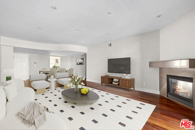 8788 Shoreham Drive, West Hollywood CA: https://media.crmls.org/mediaz/551084d1-8338-42fd-8edf-4859976e08b8.jpg