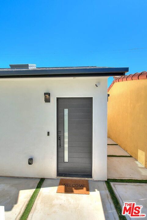 4516 W 63rd Street, Los Angeles CA: https://media.crmls.org/mediaz/5511069d-3a99-4de8-9142-f2fcf1eb3ea3.jpg