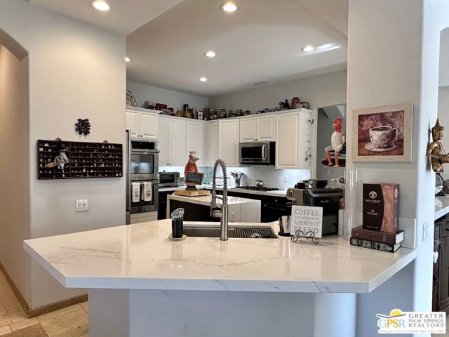 47925 Via Livorno, La Quinta CA: https://media.crmls.org/mediaz/551113d1-3be6-4c9d-84ac-0d2ce3484dd2.jpg