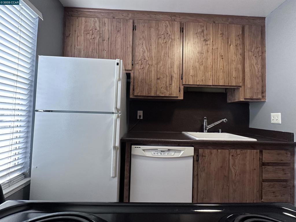 https://media.crmls.org/mediaz/551195d6-428e-482e-97f6-003ae29fdeb1.jpg?preset=X-Large