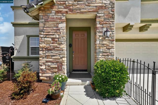 1808 Palacio Dr, Pittsburg CA: https://media.crmls.org/mediaz/551294c7-87c5-40e4-87cb-e28fae1d649e.jpg