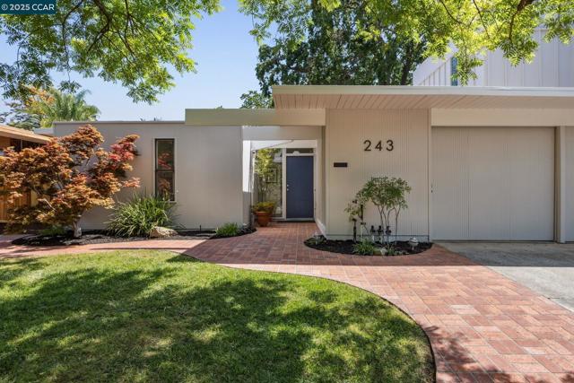 243 Santa Fe Dr, Walnut Creek CA: https://media.crmls.org/mediaz/55129c02-7dcd-4006-99e4-7453c8e9d705.jpg