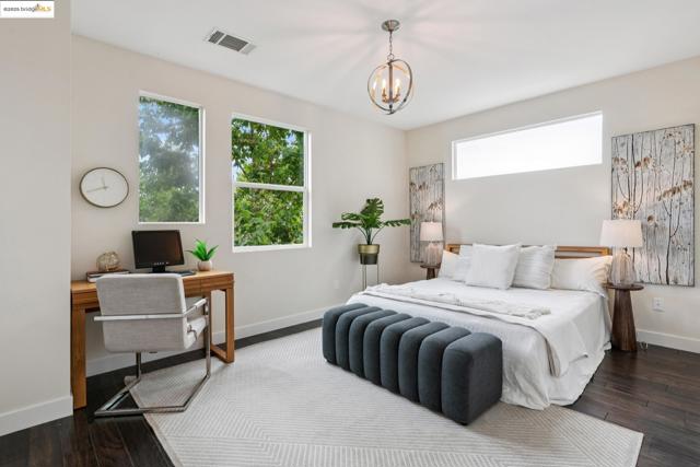 1405 Wood Street, Oakland CA: https://media.crmls.org/mediaz/5512f1b9-4bd3-4088-8aa7-4003a3d01fdb.jpg