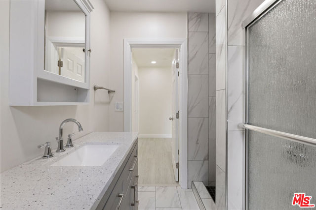 7127 Ramsgate Avenue, Los Angeles CA: https://media.crmls.org/mediaz/5512f7ea-4b98-43db-9f34-7865be5e346d.jpg