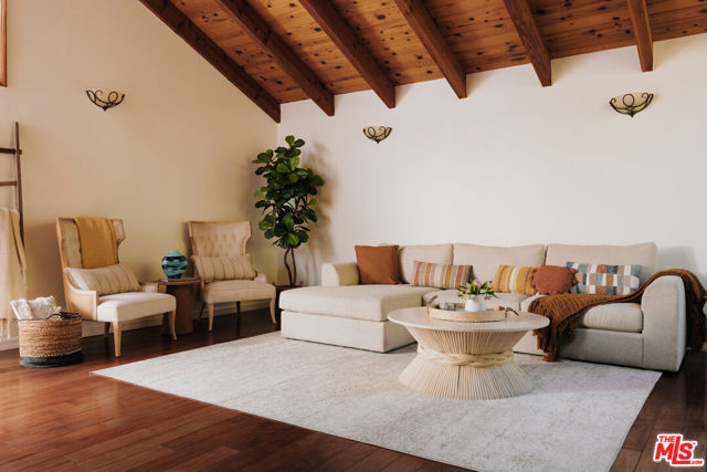 25620 Nebo Dr, Calabasas CA: https://media.crmls.org/mediaz/55134fed-fcb7-43c7-bb59-1c242a431ee0.jpg