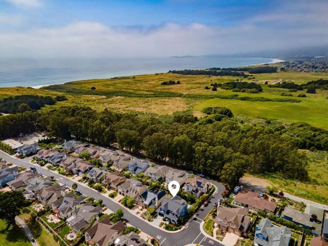 102 Carnoustie Drive, Half Moon Bay CA: https://media.crmls.org/mediaz/551357d2-0200-44e6-973b-53b52bc24ced.jpg