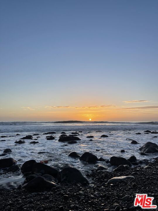 42510 Pacific Coast Highway, Malibu CA: https://media.crmls.org/mediaz/55135f21-6a5f-40bd-8418-b8e0b66dfa98.jpg