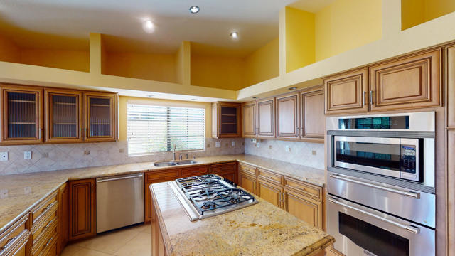 47230 Golden Bush Court, Palm Desert CA: https://media.crmls.org/mediaz/55140180-9abb-494d-a130-f6a988d0fdad.jpg