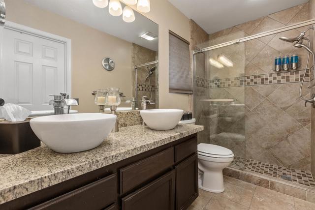 220 Journeys End, Vista CA: https://media.crmls.org/mediaz/55144008-8a57-4ce5-b3d0-1da719d9ffa8.jpg