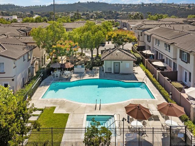 10860 Ivy Hill Dr, San Diego CA: https://media.crmls.org/mediaz/5514ba18-161c-4c11-ba91-6516b12945d9.jpg