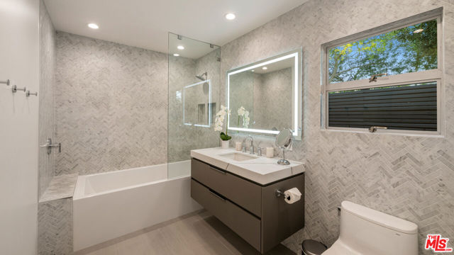 602 N Whittier Drive, Beverly Hills CA: https://media.crmls.org/mediaz/551520c9-b2b4-4ff6-b472-09352c35f117.jpg