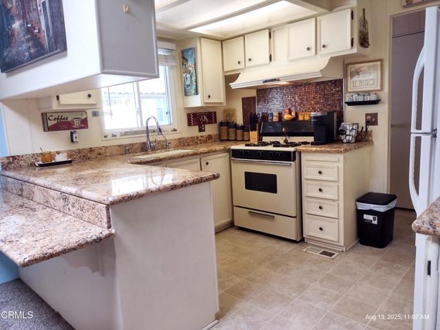 Detail Gallery Image 4 of 40 For 135 Tranquila Dr #61,  Camarillo,  CA 93012 - 3 Beds | 2 Baths