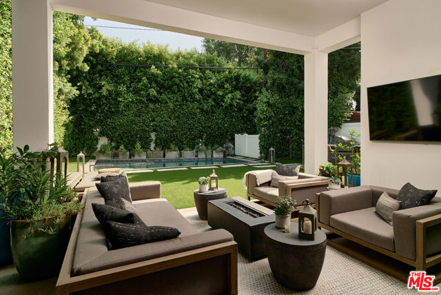 144 N Bowling Green Way, Los Angeles CA: https://media.crmls.org/mediaz/5515a37c-25d9-499b-b716-4b0718538c44.jpg
