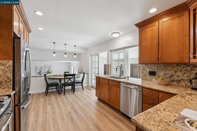 36 Playa Ct, San Ramon CA: https://media.crmls.org/mediaz/5515ab90-e05c-4046-895d-2b47d33fb91f.jpg