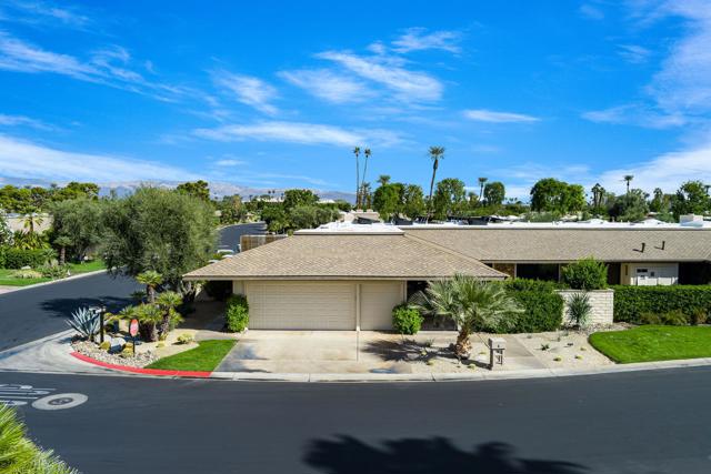 1 Cornell Drive, Rancho Mirage CA: https://media.crmls.org/mediaz/5515ce65-246a-4a2b-b20e-30fcada1a58e.jpg
