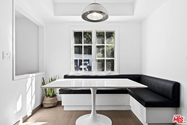 3443 Mandeville Canyon Road, Los Angeles CA: https://media.crmls.org/mediaz/5515de9c-edf1-4daf-a341-8a3ffd932100.jpg