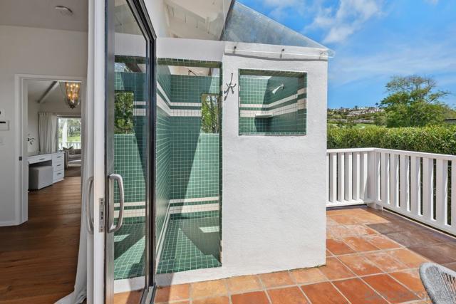 7505 Pepita Way, La Jolla CA: https://media.crmls.org/mediaz/5515e34d-94b7-4ab8-b00d-206c04b720a2.jpg