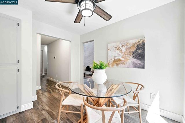 4417 Sunlight Ct, Concord CA: https://media.crmls.org/mediaz/5516c73c-ed0e-4ff9-9818-c8df3059f861.jpg