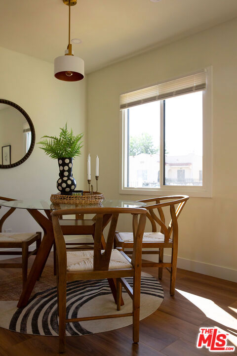 2046 S Burnside Avenue, Los Angeles CA: https://media.crmls.org/mediaz/5516d660-0b3a-4be0-b76d-35a0161c099a.jpg