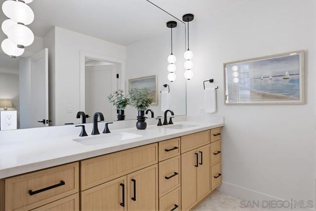 2003 Caminito Circulo Norte, La Jolla CA: https://media.crmls.org/mediaz/55171746-396e-4e1f-933d-25c5195a1fca.jpg