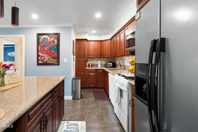 542 Ebbtide Circle, Port Hueneme CA: https://media.crmls.org/mediaz/5517390c-2fa7-4c0c-972c-e0558f3db002.jpg