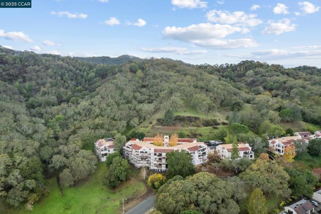 3535 Terra Granada Dr, Walnut Creek CA: https://media.crmls.org/mediaz/5517390e-1b97-4221-b24a-9d6f7bd2663c.jpg