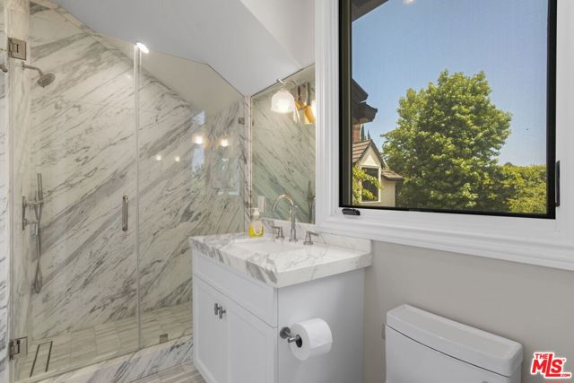 15515 Collina Strada, Los Angeles CA: https://media.crmls.org/mediaz/55174007-2137-4280-81c4-bef20ab8e1c8.jpg