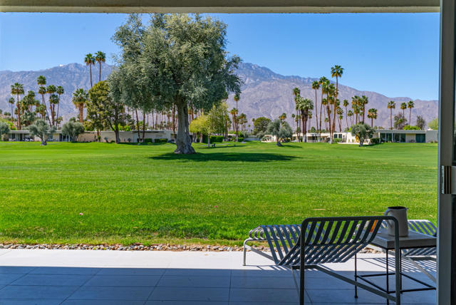 26 Lakeview Circle, Palm Springs CA: https://media.crmls.org/mediaz/551774c6-7f0c-44f5-84db-39bfe25b68b4.jpg