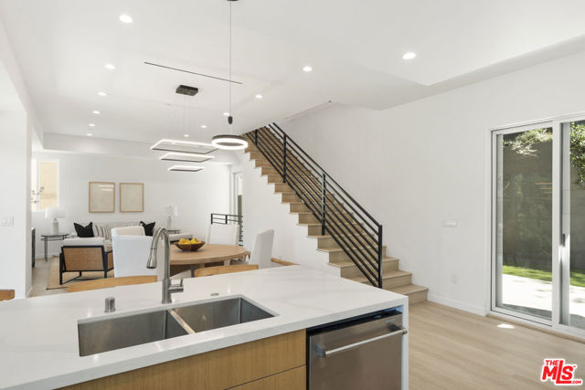 1046 Oban Drive, Los Angeles CA: https://media.crmls.org/mediaz/5517754c-fc59-4f48-8402-d3bd52f16ec8.jpg