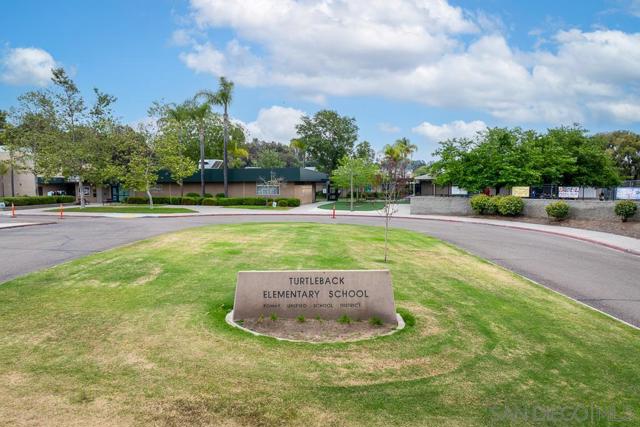 11289 Silver Buckle Way, San Diego CA: https://media.crmls.org/mediaz/5517ec7b-f063-4a1f-a716-d4ac48a6bd70.jpg