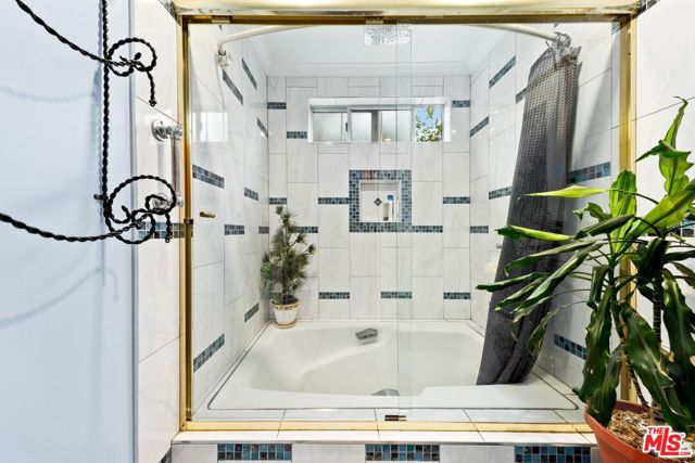 1747 N Avenue 46, Los Angeles CA: https://media.crmls.org/mediaz/551875bc-1c19-47d5-a4aa-8b755aba8365.jpg