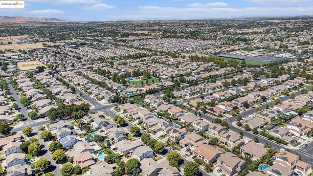 752 Jennifer Street, Brentwood CA: https://media.crmls.org/mediaz/5518aee1-8818-42a7-b415-8c686ed54038.jpg