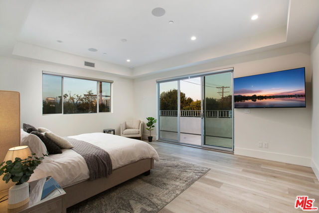 6066 Saturn Street, Los Angeles CA: https://media.crmls.org/mediaz/5518c391-8c7d-44ff-9b67-d2ff1459f8eb.jpg