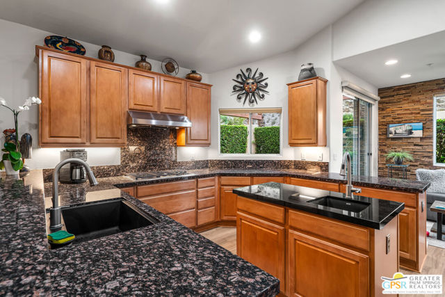 226 Canyon Circle, Palm Springs CA: https://media.crmls.org/mediaz/5518def6-581f-494a-ac37-975898489e8a.jpg