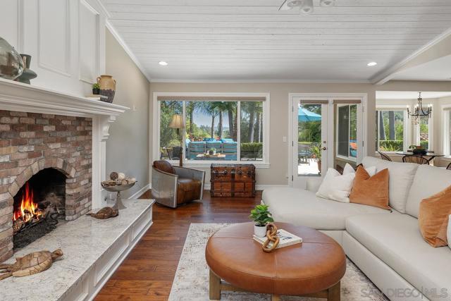 13627 Poway Springs Rd, Poway CA: https://media.crmls.org/mediaz/55191a9c-0f6c-42e3-bd09-c725f8112e88.jpg