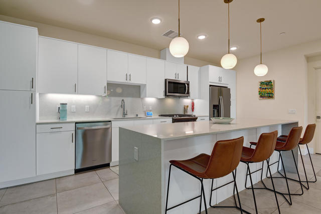 179 The Riv, Palm Springs CA: https://media.crmls.org/mediaz/5519bedf-547a-4041-90e0-eb28bb9017fb.jpg