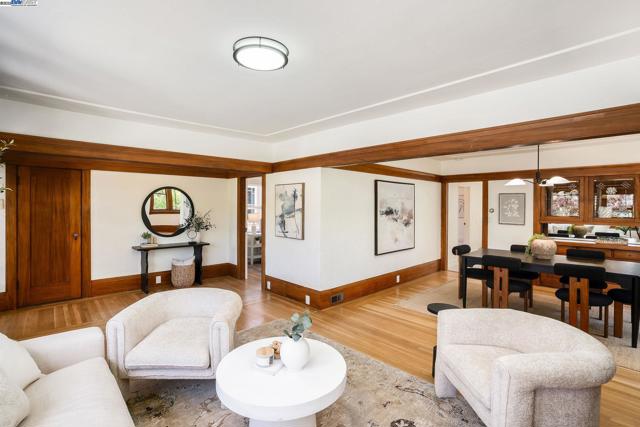 5731 Hermann St, Oakland CA: https://media.crmls.org/mediaz/5519d0c6-ef95-4c4d-ab6d-d11d981c4319.jpg