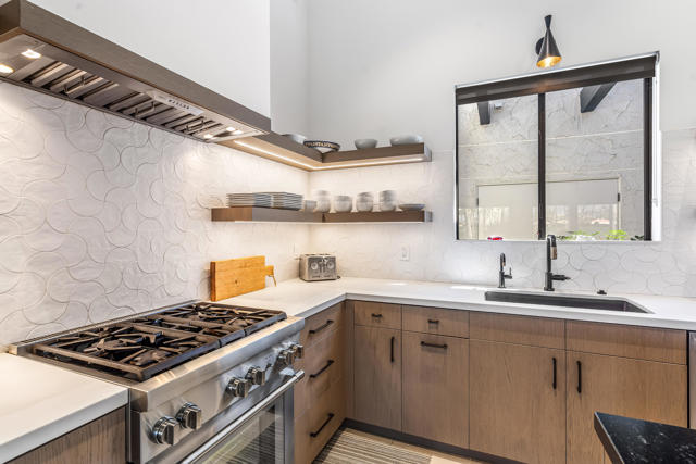 44841 Desert Horizons Drive, Indian Wells CA: https://media.crmls.org/mediaz/5519eead-4636-46c2-9ee3-43671ce04f7a.jpg