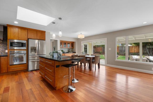 1098 Muir Way, Los Altos CA: https://media.crmls.org/mediaz/551a2b2c-6dfb-4545-a6be-1095b96665a9.jpg