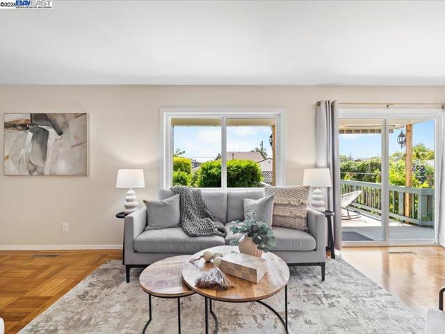 4311 Circle Ave, Castro Valley CA: https://media.crmls.org/mediaz/551a3820-b8d3-4825-9db8-1e6ad96aa97d.jpg