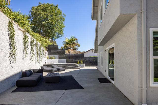1329 Eldean Lane, Oceanside CA: https://media.crmls.org/mediaz/551a6479-97f2-41a5-b0a4-af1220ffd546.jpg