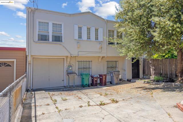 271 38Th St, Oakland CA: https://media.crmls.org/mediaz/551a67d5-9217-42ed-a7e7-2fd49f93c087.jpg
