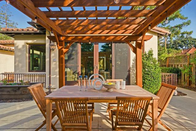 484 Cherry Avenue, Los Altos CA: https://media.crmls.org/mediaz/551aea6e-1af4-42e0-bd5d-bfbe9d1fd890.jpg