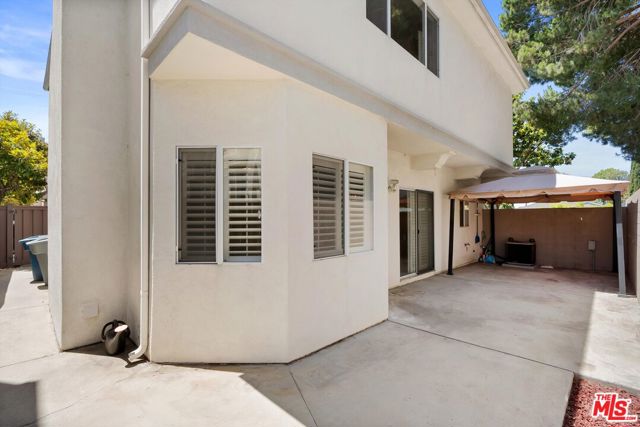 15804 Crest Lane, Gardena CA: https://media.crmls.org/mediaz/551aff6d-549d-4b5f-8bfd-067da0e9de48.jpg