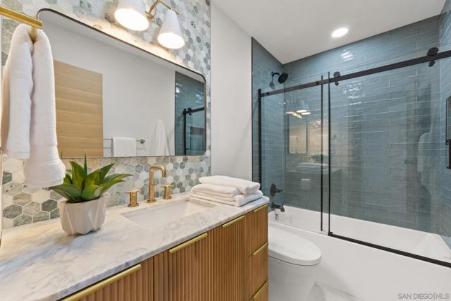 2975 Woodford Drive, La Jolla CA: https://media.crmls.org/mediaz/551b2673-2922-431e-8530-3b8c987d9e99.jpg