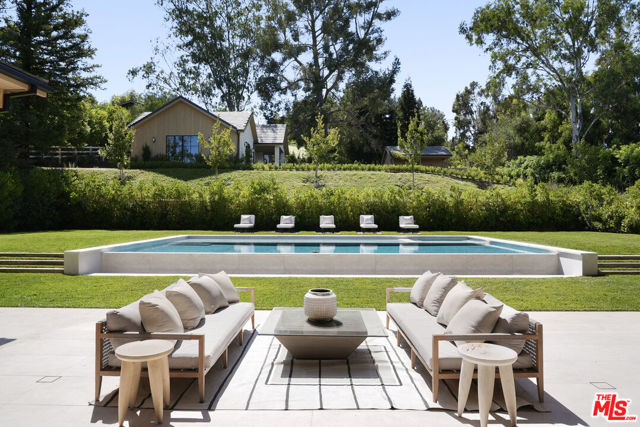 5287 Round Meadow Road, Hidden Hills CA: https://media.crmls.org/mediaz/551b5a38-8db8-4e01-b714-42b4fe2d7068.jpg