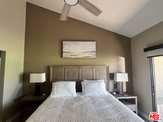 40981 Preston Trail, Palm Desert CA: https://media.crmls.org/mediaz/551b9204-538e-48b2-9c43-2b5c2396c9cf.jpg