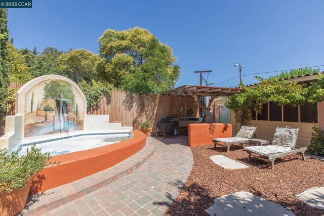 17190 Cedar Ave, Sonoma CA: https://media.crmls.org/mediaz/551ba284-e7c0-46ad-b0ed-855d6c8a01b1.jpg